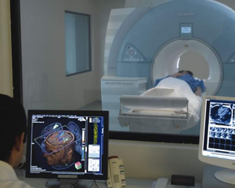 MRI در ایران ۵۰ دلار، در آمریکا ۴۰۰ دلار و در اروپا ۱۵۰ یورو